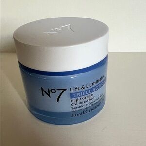 No 7 Lift & Luminate triple action Night Cream